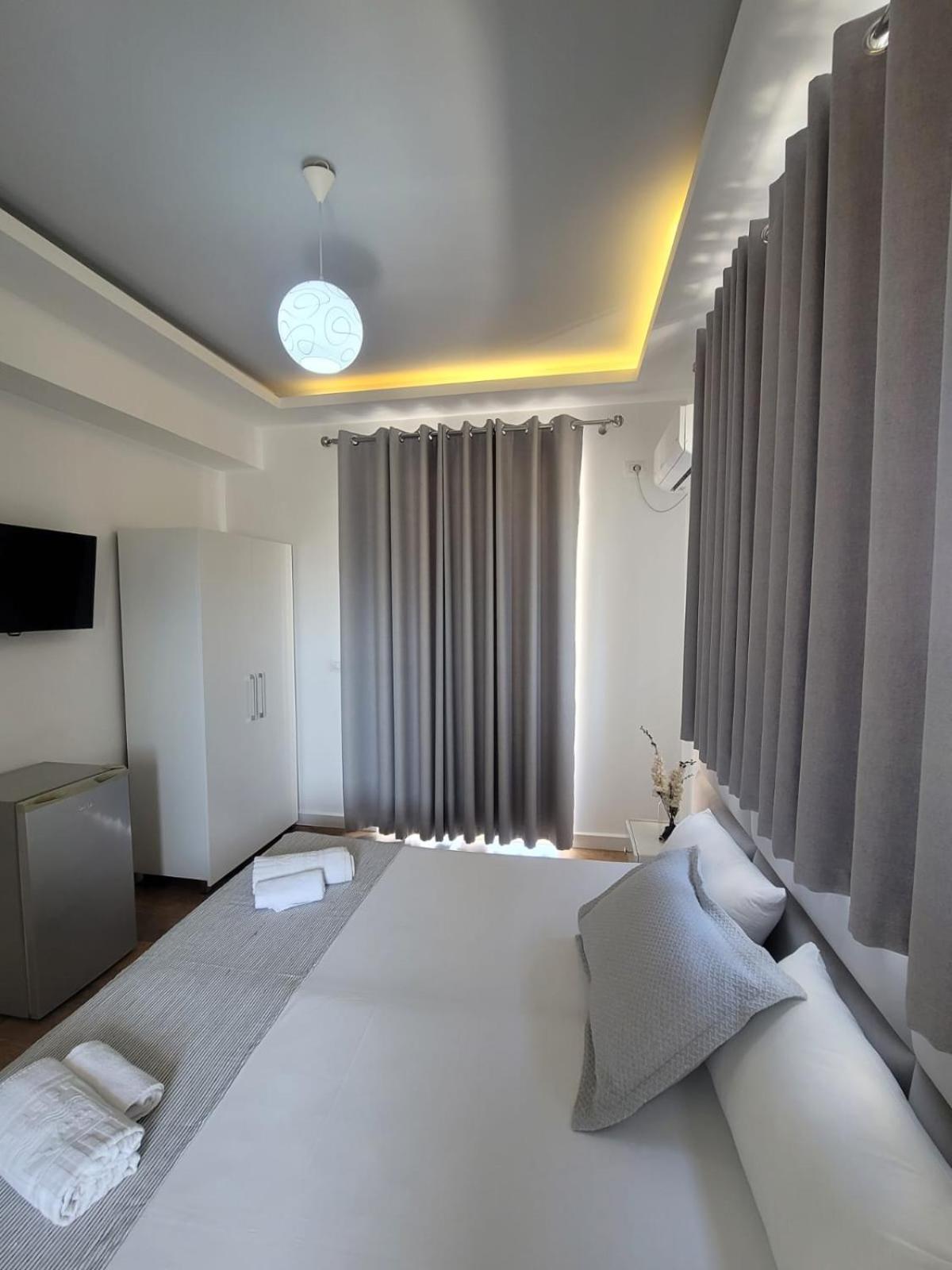 Hotel Myrtai - City Center Sarande Exterior photo