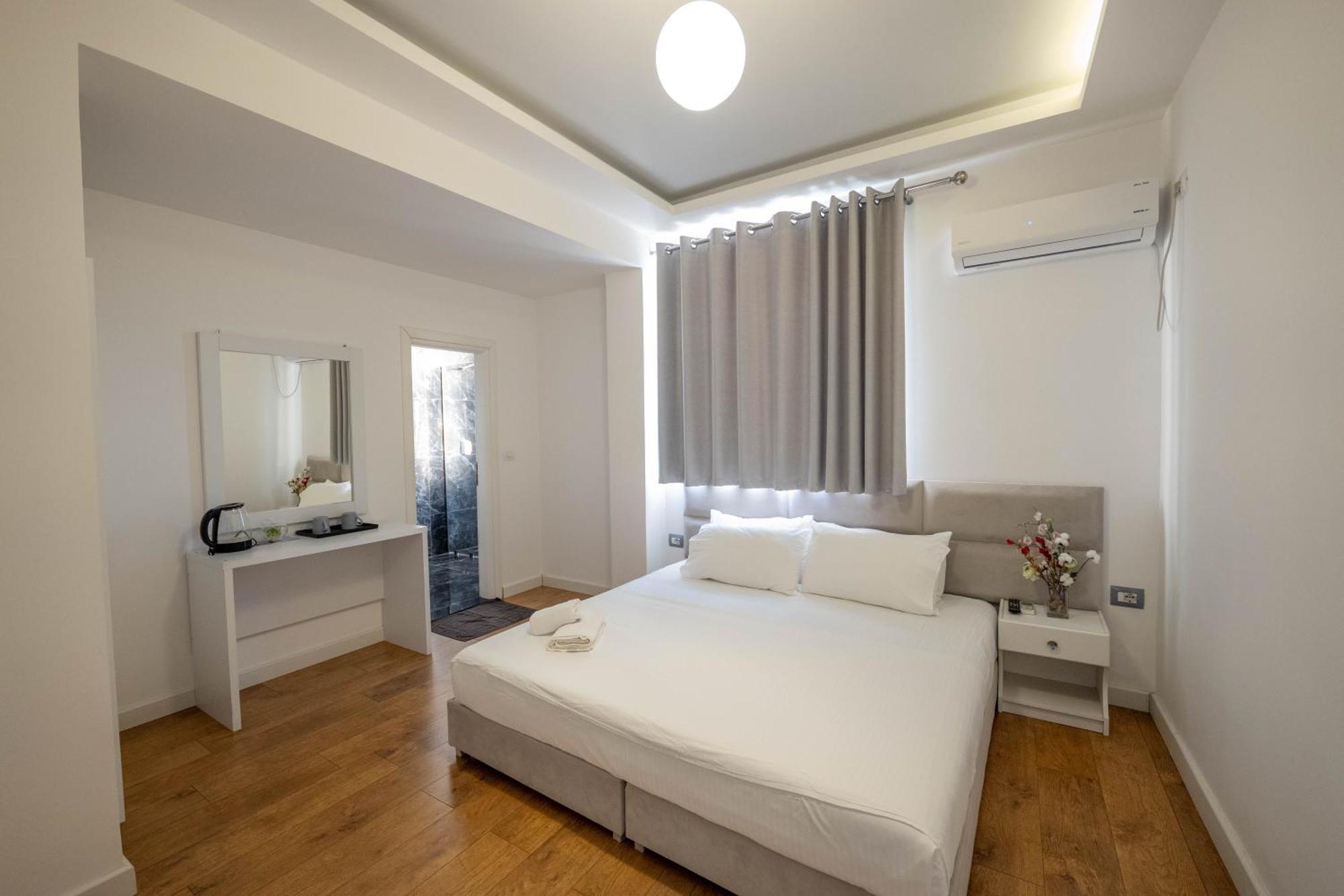 Hotel Myrtai - City Center Sarande Exterior photo