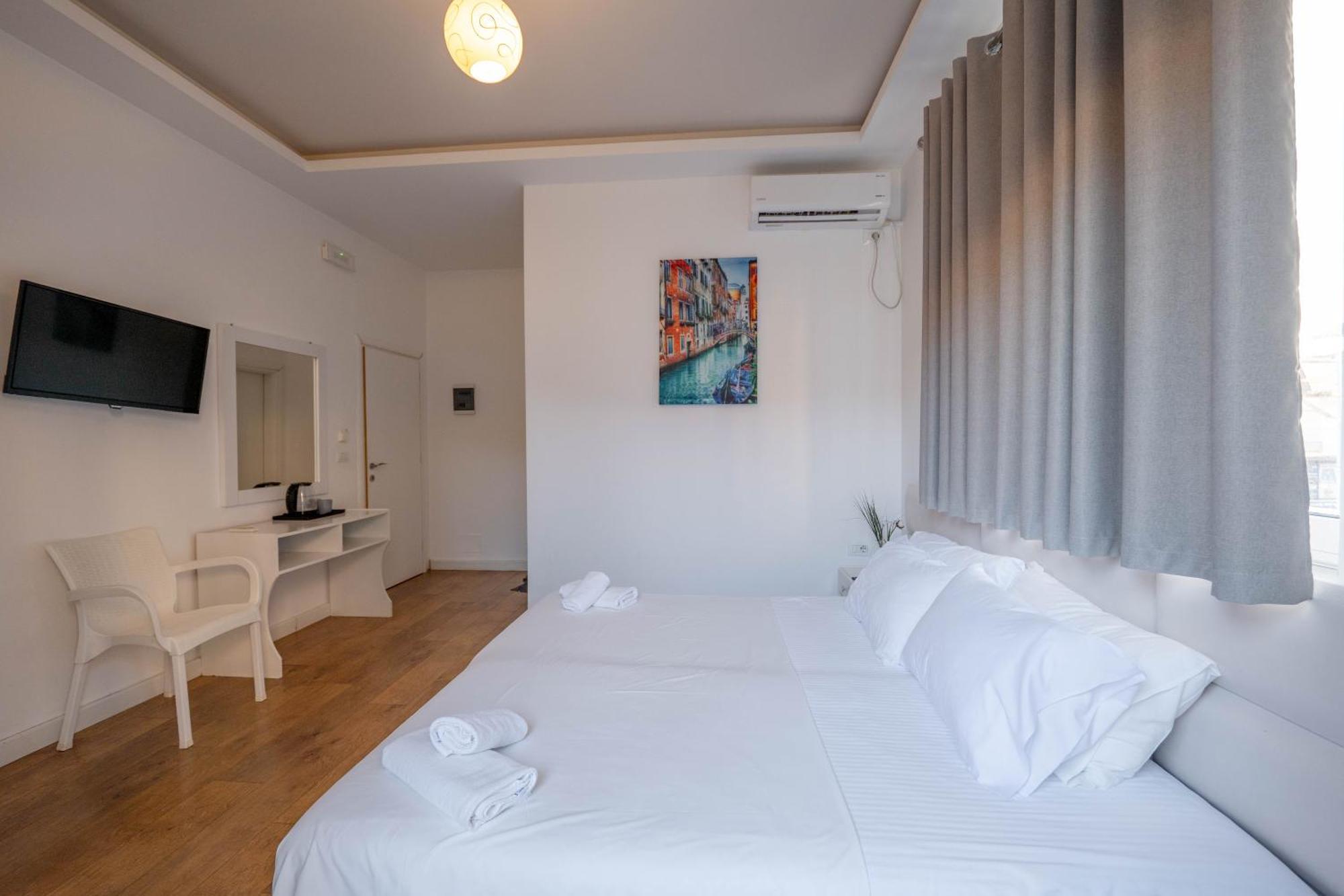 Hotel Myrtai - City Center Sarande Exterior photo