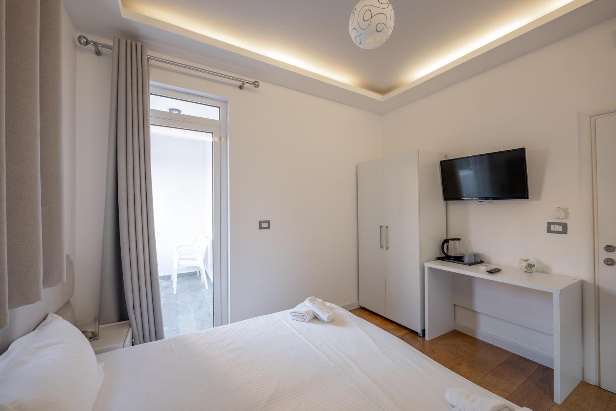 Hotel Myrtai - City Center Sarande Exterior photo