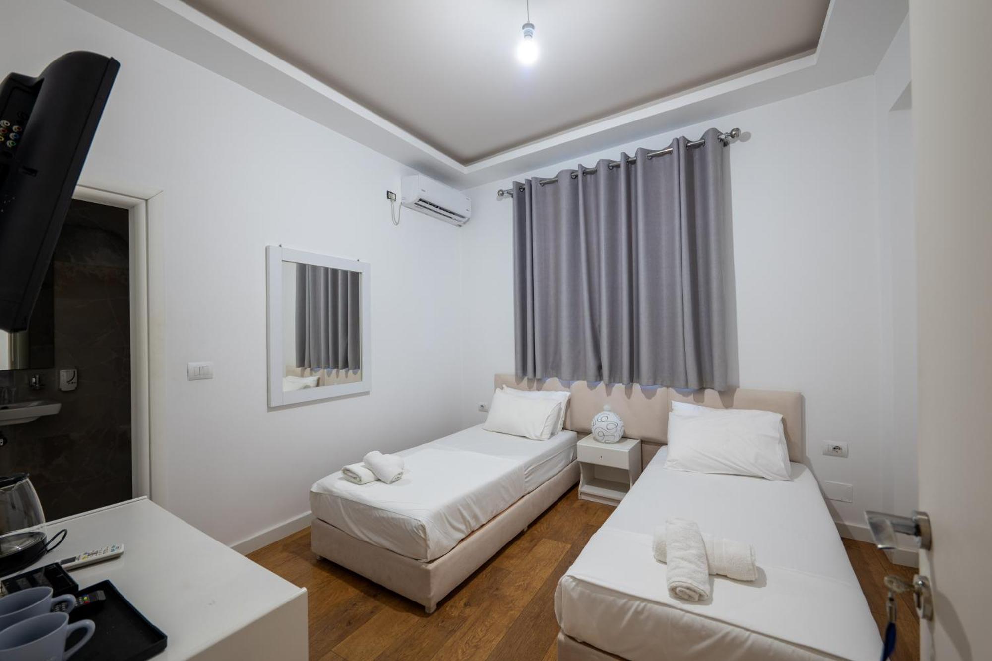Hotel Myrtai - City Center Sarande Exterior photo